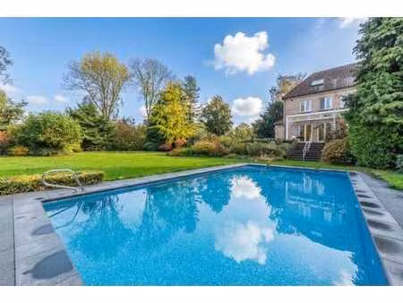 maison 3 façades 6 chambres  avec grand jardin et piscine