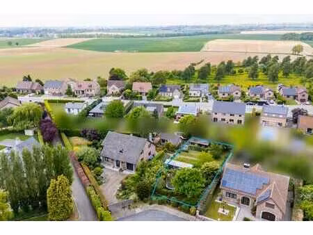 fexhe-slins : terrain à bâtir idéalement situé !