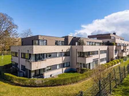 mont-st-jean : superbe appartement 3 chambres à l'état neuf