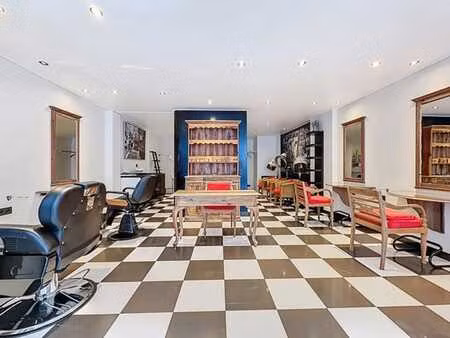 rez commercial avec cachet vintage – centre-ville