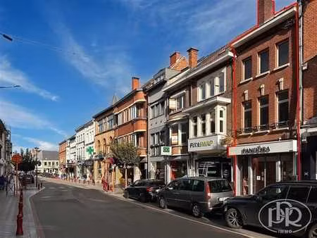 excellente visibilité commerciale sur rue principale