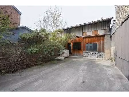 entrepôt sur 3 niveaux – fort potentiel d’aménagement