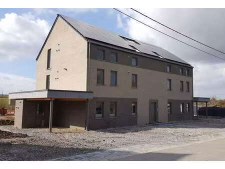 spacieux et confortable appartement avec terrasse