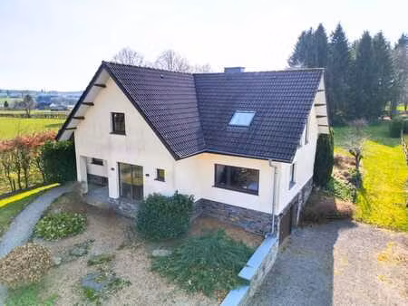 maison individuelle spacieuse au charme champêtre à honsfeld