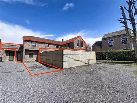 pousset / spacieux appart. avec terrasse et parking