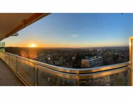 appartement 12è étage à louer (après rénovations en cours)