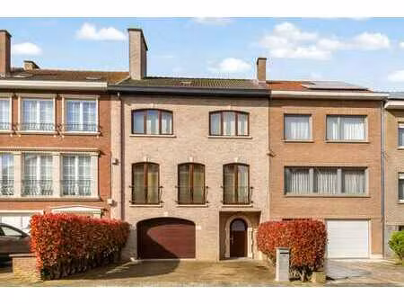 spacieuse maison bel-étage avec jardin et garage