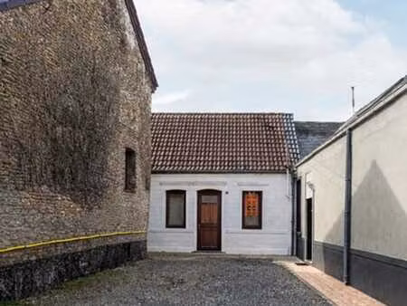 maison 2 chambres à rénover avec jardin!