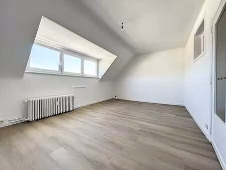 appartement rénové avec une chambre + bureau - libre début m