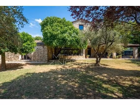 charmante ferme rénovée au cœur de la provence verte