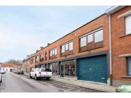 propriété unique / habitation  entrepôts et studio à bissege