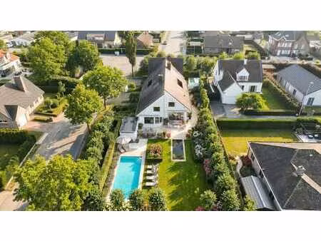 villa élégante avec espace polyvalent