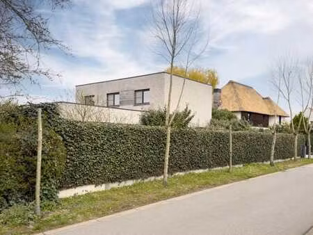 magnifique villa de plain-pied récemment construite dans ...