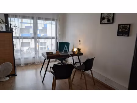 location locaux professionnels 20 m² à challans (85300)  326 €