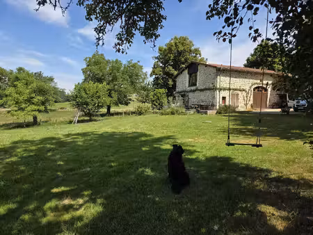 belle maison en pierre sur un terrain de 2 3 ha avec une belle vue dégagée