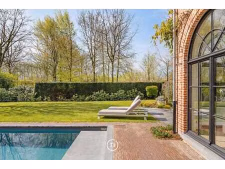 villa exclusive avec cabinet et expérience en plein air prè