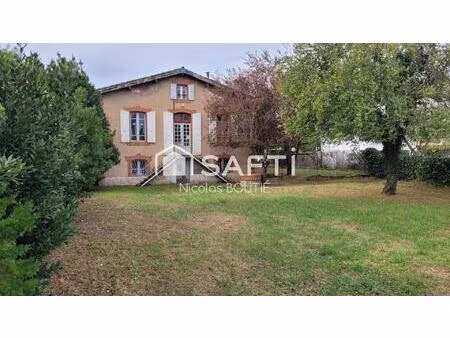 maison de ville non mitoyenne sur terrain de 790m²