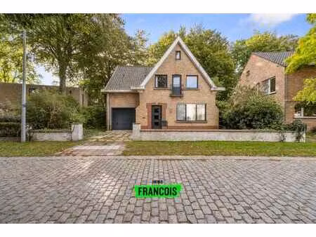 maison individuelle à rénover avec jardin  idéalement situé…