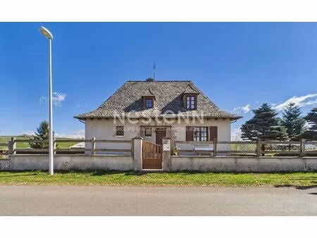 a vendre à 25 minutes d'aurillac  à badailhac  sur terrain de 980 m²  maison de type 5...