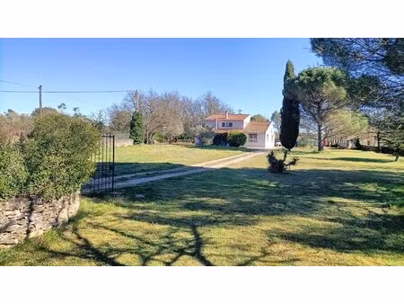 a vendre sur la commune d'ollières  villa individuelle de type 3 sur un magnifique terrain