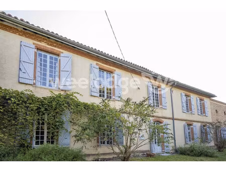 appartement t4 en rez de jardin - bâtisse de caractère