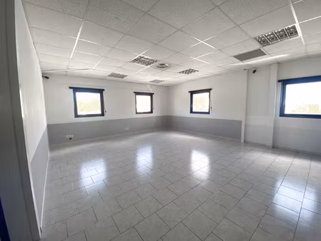 local professionnel en zone franche - nimes marechal juin