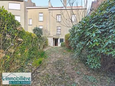 maison idéalement située - à rénover