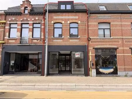 commerce - rez-de-chausée