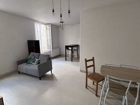 human location nantes