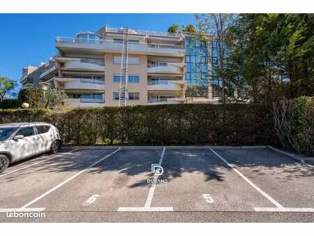 parking/box marseille