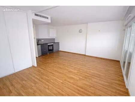 studio 1 pièce 33 m²