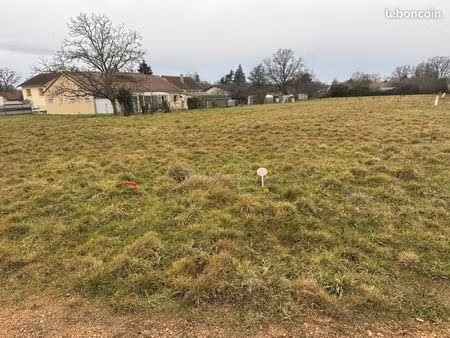 terrain 724 m² vendat