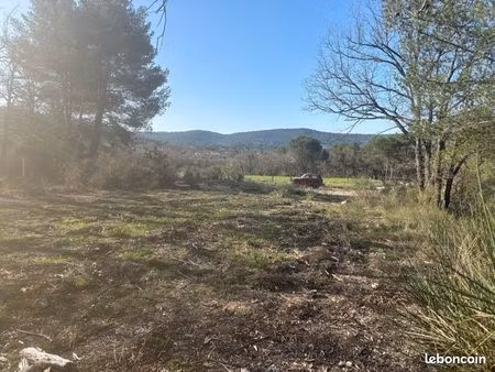 terrain naturel avec eau