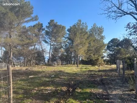 vend terrain naturel avec eau