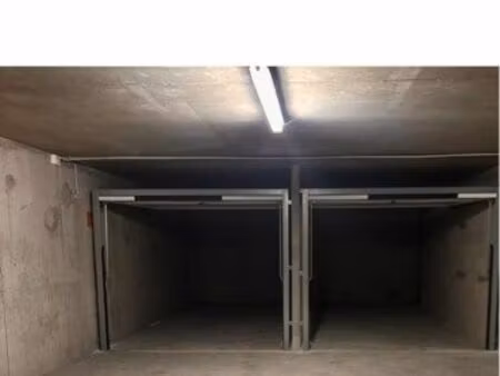 vente garage fermé en sous sol metro henon