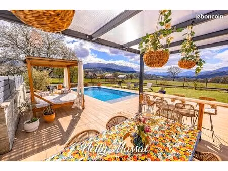 villa 8 pièces 205 m²