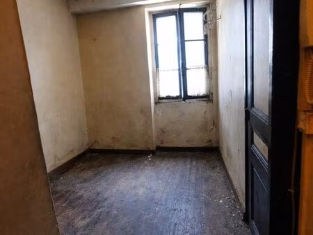 studio 69009 entiereement a renover