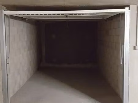 vente garage box fermé parking lyon 9