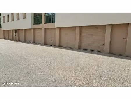 garage pour voiture où motos