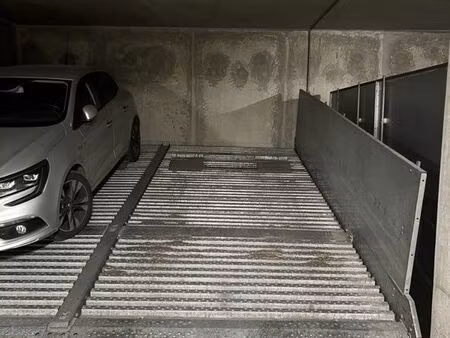 place parking sous sol gratte ciel