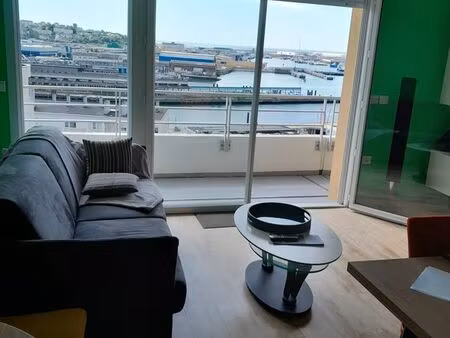 appartement meublé 2 pièces - vue exceptionnelle sur le port - standing - balcon +parking