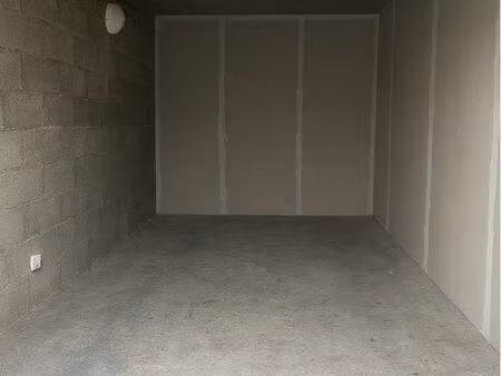 garage 18m2 - lunel centre - sécurisé