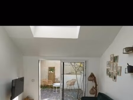 maisonnette avec terrasse et jardin