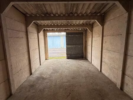 garage fermé sécurisé 12m²