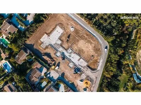 a saisir - terrain a mouries