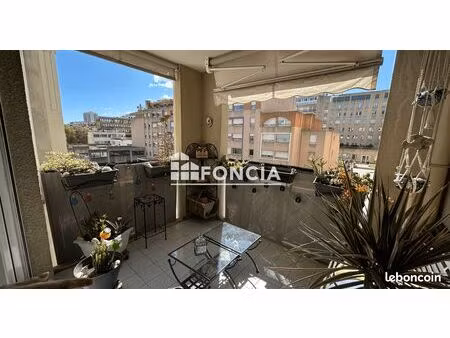 prado/rouet : t2 50m2 avec terrasse