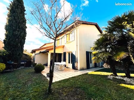 maison 3 chambres - garage - beau jardin arbore