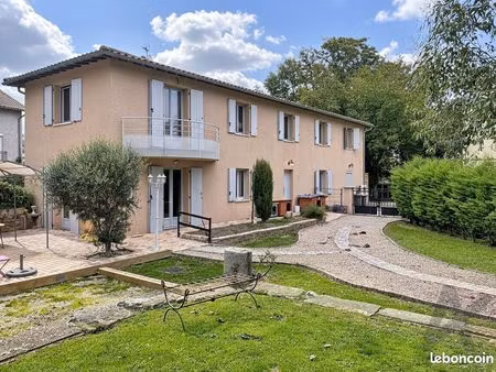 maison 8 pièces 189 m²