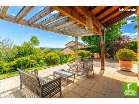 maison 8 pièces 255 m²