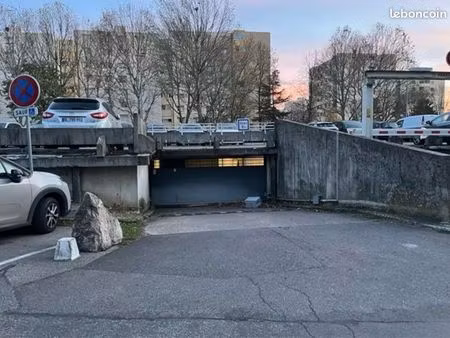 garage fermé à louer – vaulx-en-velin (chemin de la godille)